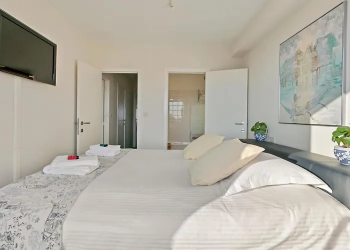 Huswell - Comfortable Apartment With Sea View & 2 Terraces